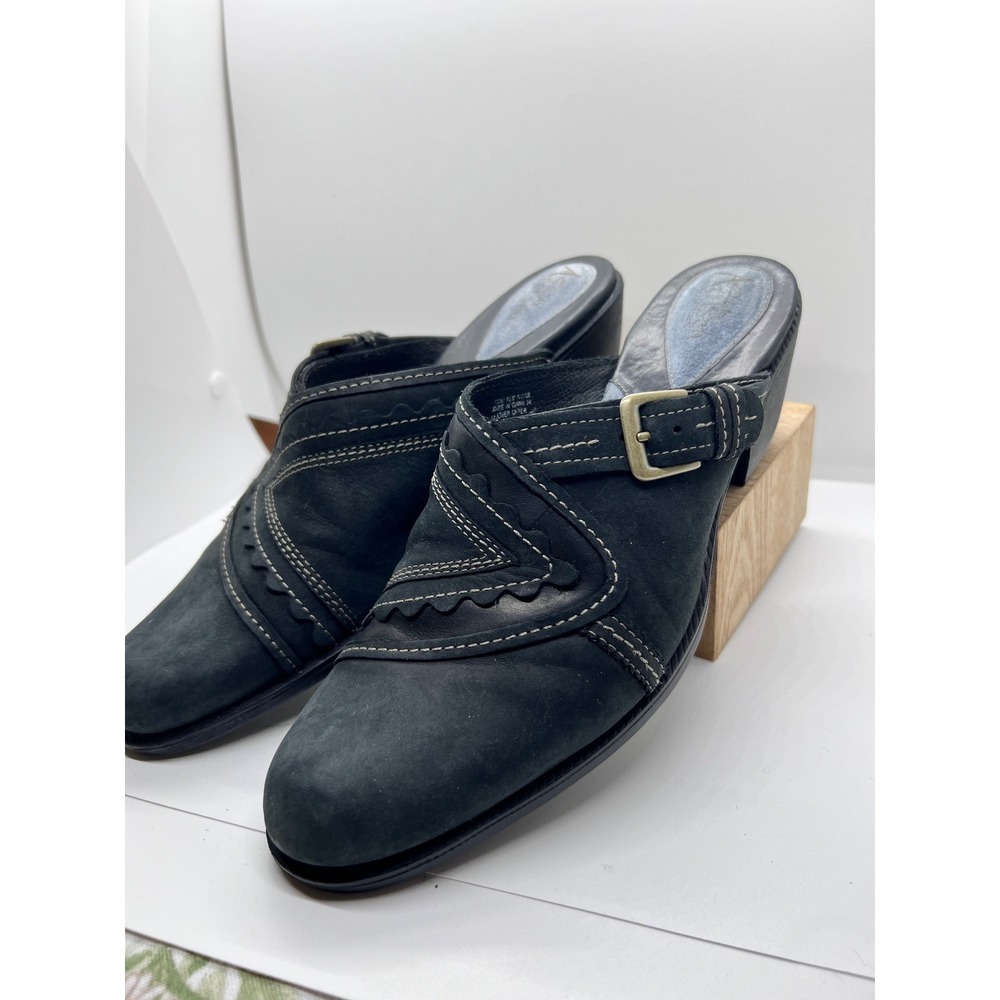 Clarks Artisan Womens 9.5M Black Leather Mules Scalloped Buckle Clogs 73302